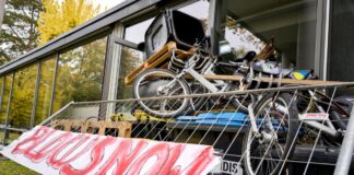 Studentinnen und Studenten blockierten am Mittwoch das Otto-Suhr-Institut der Freien Universität Berlin, um sich gegen Aufrüstung und Sozialkürzungen zu stellen. Die Proteste stehen in Zusammenhang mit dem bevorstehenden Aktionstag «Gen Z regelt».