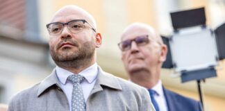 Wilke: Mehr Zusammenarbeit mit Polen bei Medizinversorgung Gesundheitsminister René Wilke und (l.) und Brandenburgs Ministerpräsident Dietmar Woidke (beide SPD)