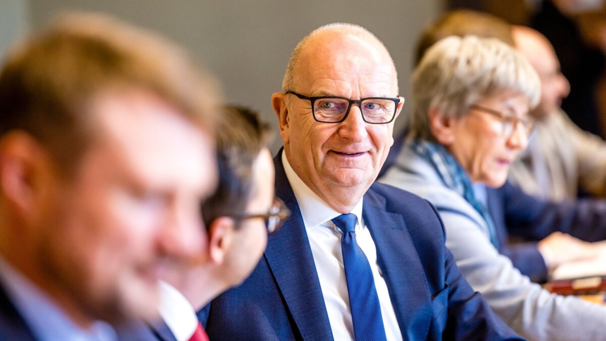 «Kabinett vor Ort» in Cottbus Brandenburgs Ministerpräsident Dietmar Woidke (SPD) setzt auf Erfolge seiner rot-schwarzen Koalition.