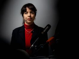 Eralp zu Angst-Eingeständnis: Nehme Rat von Behörden ernst Eralp tritt ihren Kritikern in einer Videobotschaft entgegen. (Archivbild)