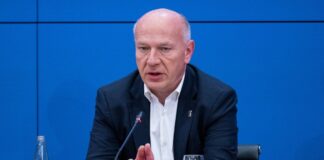 Wegner fordert klare Haltung gegen Antisemitismus in Berlin Berlins Regierender Bürgermeister Kai Wegner (CDU) hat sich kritisch zu den Gesprächen zwischen Linken, Grünen und SPD zum Thema Antisemitismus geäußert. (Archivbild)