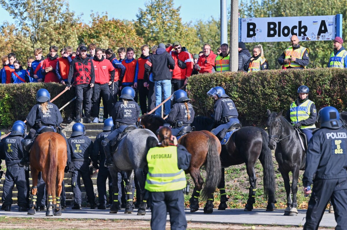Rund 550 Polizisten proben den Einsatz an Fußballspieltagen In Frankfurt (Oder) fand eine große Polizeiübung statt.