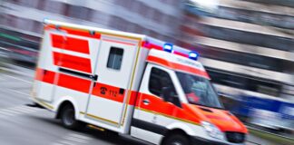 Spurwechsel endet in Zusammenstoß – Zwei Frauen verletzt Die beiden Frauen kamen ins Krankenhaus. (Symbolbild)