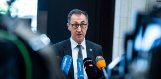 Özdemir: Berliner Linke hat sich «radikalisiert» Cem Özdemir, Ministerpräsident von Baden-Württemberg, spricht im Bundesrat vor Medienvertretern. (Archivbild)
