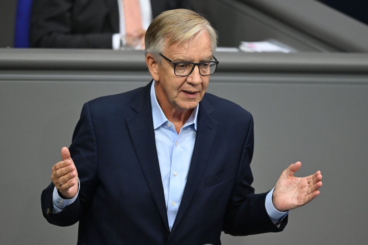 Linke-Abgeordneter Dietmar Bartsch Der Linke-Politiker Dietmar Bartsch spricht sich für eine Koaltion von Linken, Grünen und SPD in Berlin aus. (Archivbild)